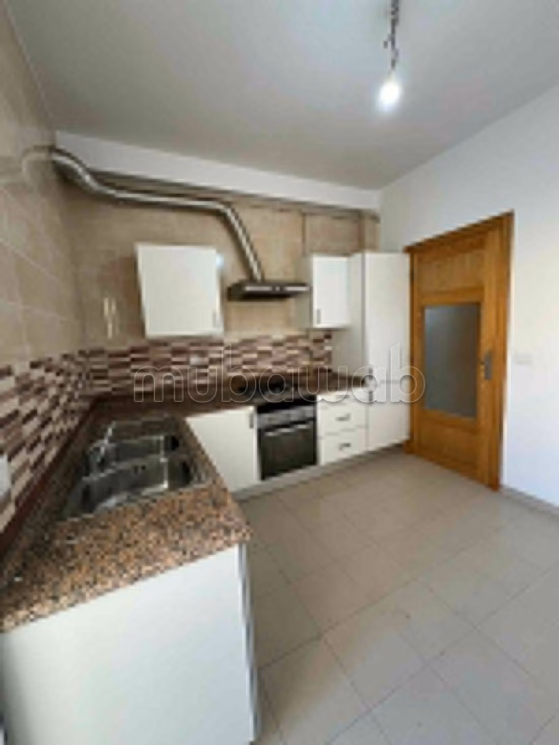 Splendido appartamento da acquistare a Aouina. 4 ampi locali. Terrazzo e ascensore. 