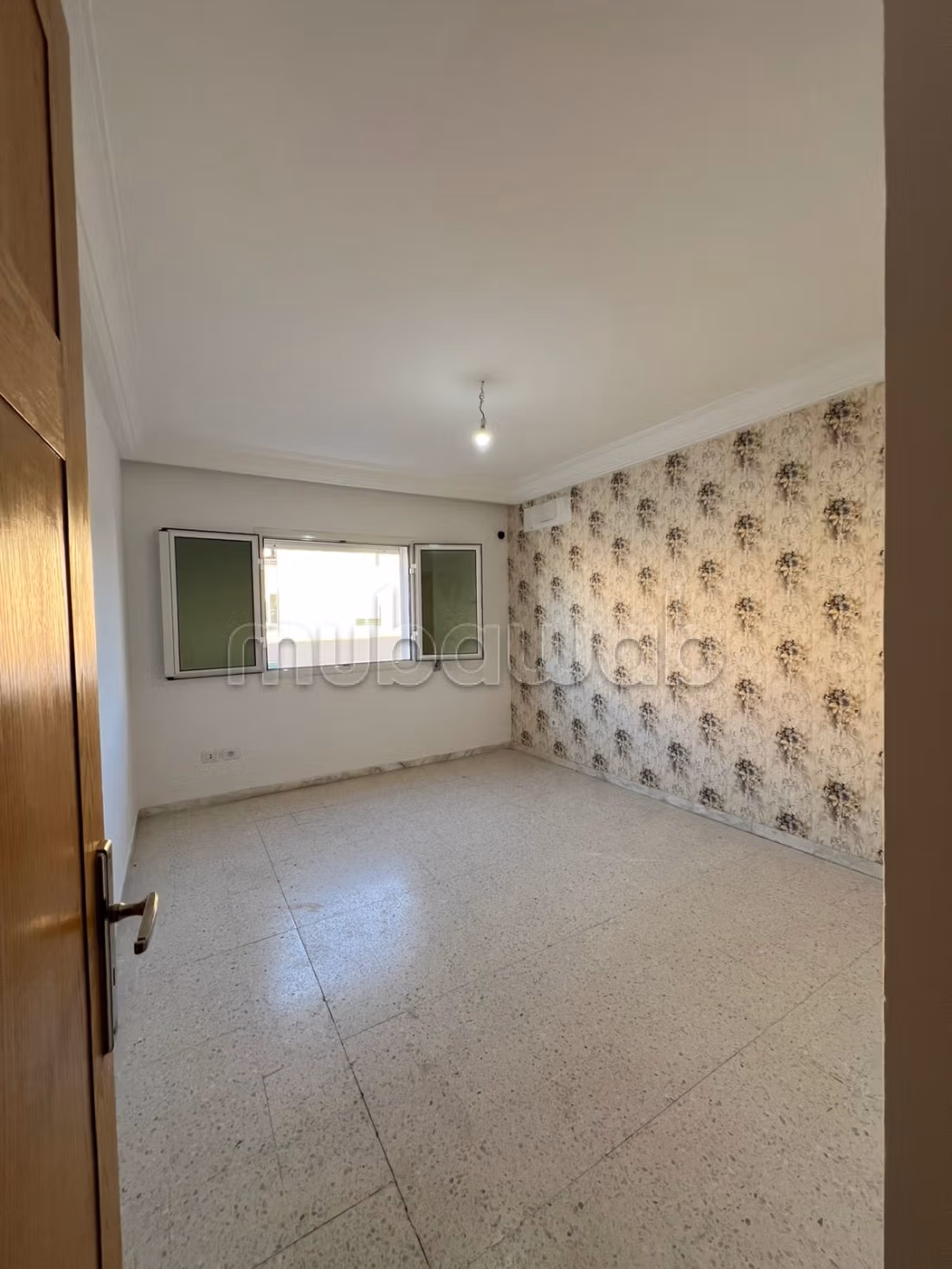 Splendido appartamento da acquistare a Aouina. 4 ampi locali. Terrazzo e ascensore. 