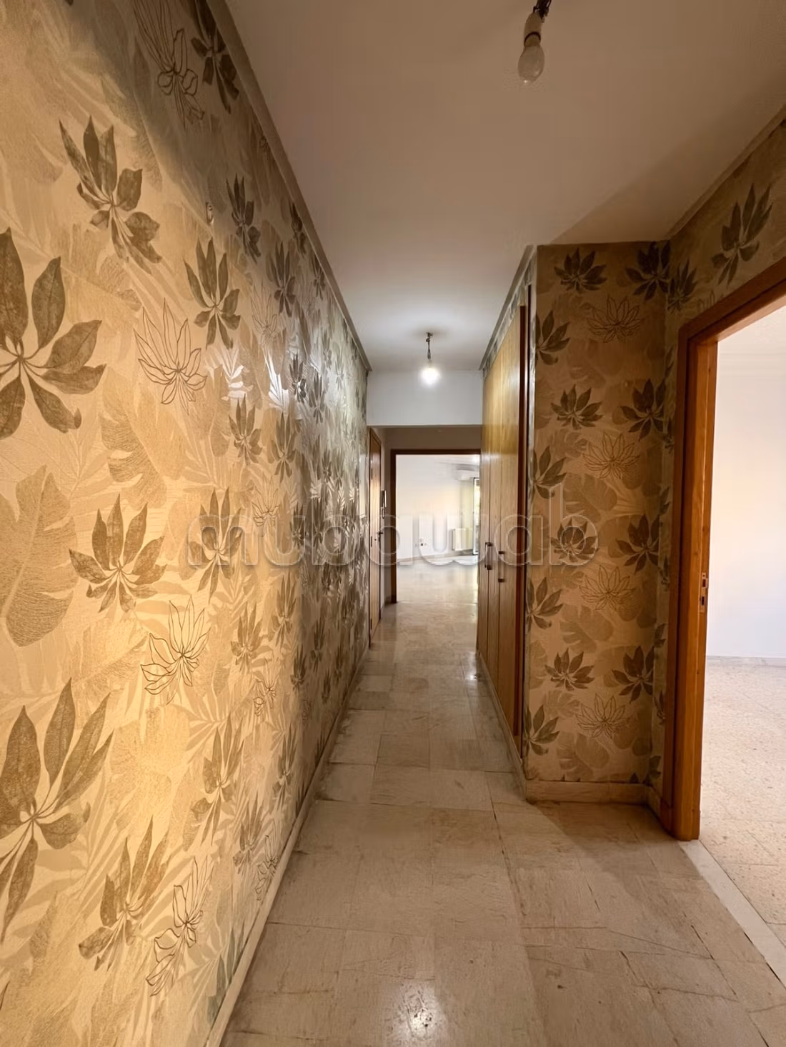 Splendido appartamento da acquistare a Aouina. 4 ampi locali. Terrazzo e ascensore. 