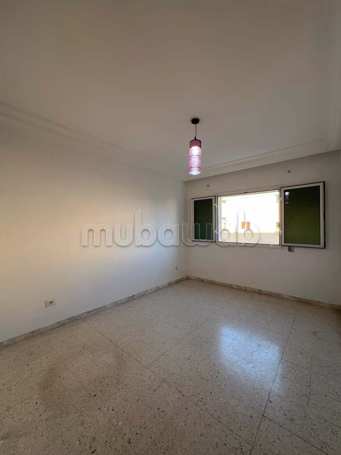 Splendido appartamento da acquistare a Aouina. 4 ampi locali. Terrazzo e ascensore. 