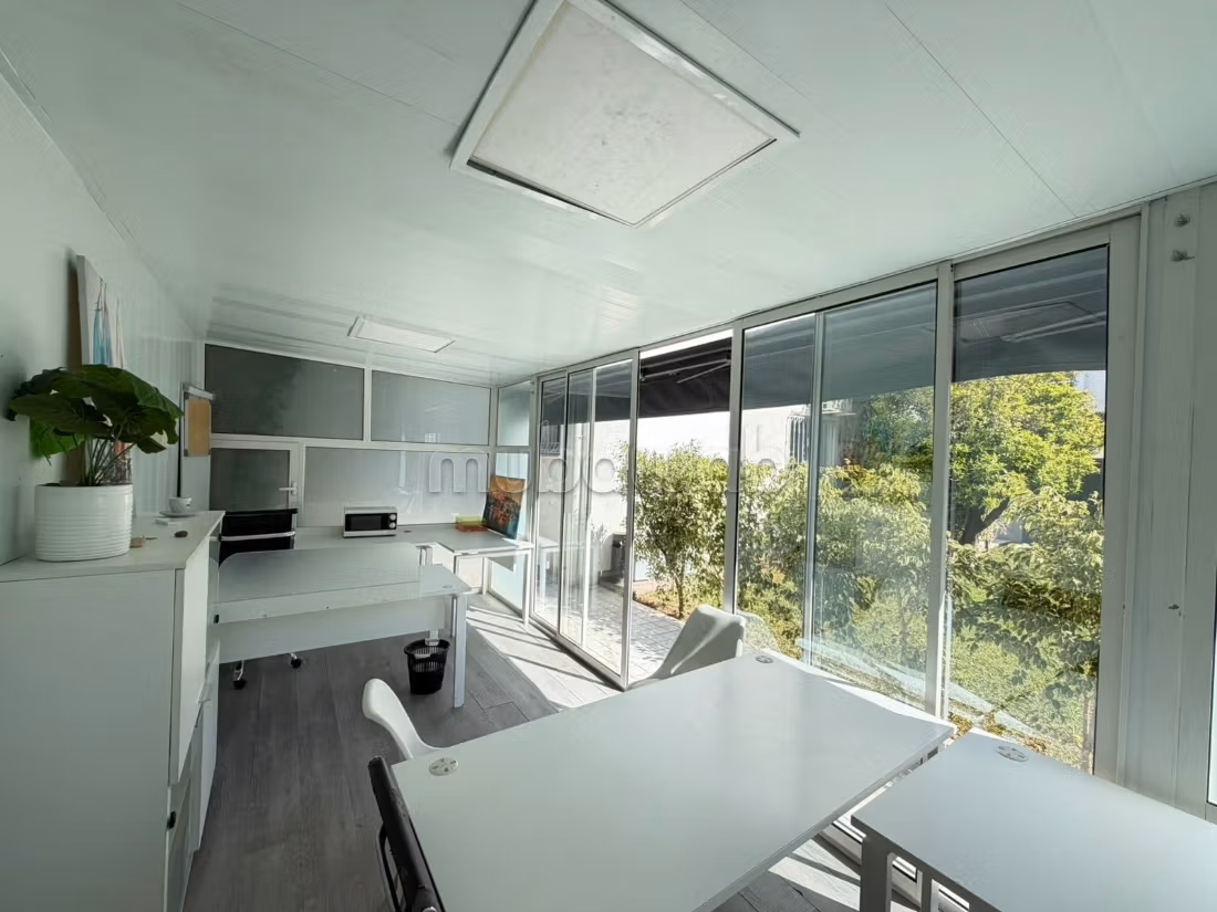 Ufficio da affittare a El Menzah 1. Superficie di 480 m². Giardino e terrazzo. 