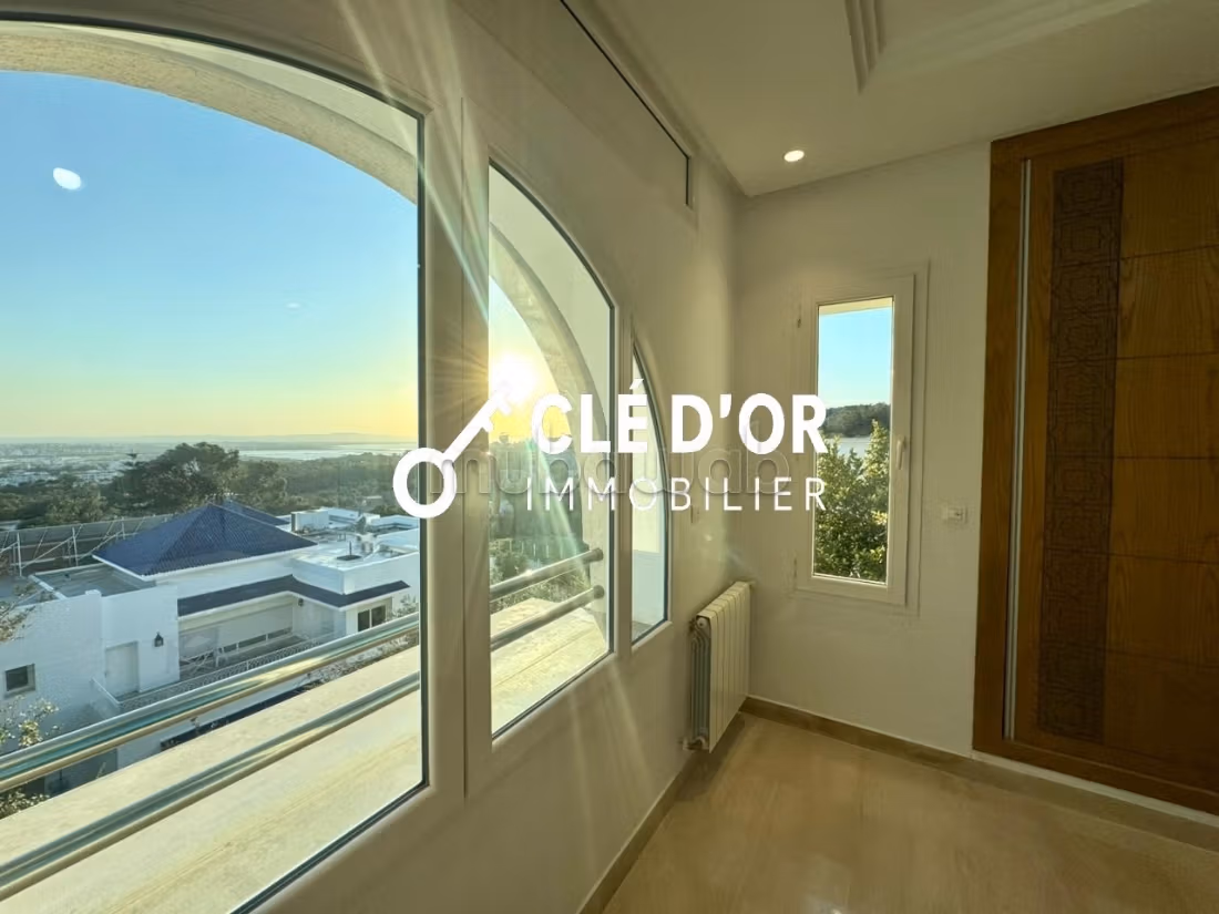 Villa semis meublé ou vide a louer à Gammarth