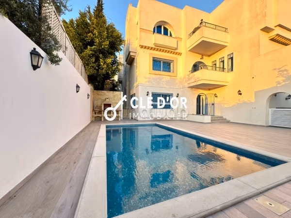 Affitto di uno splendido appartamento a Gammarth. 6 camere. Servizio di concierge e piscina. 