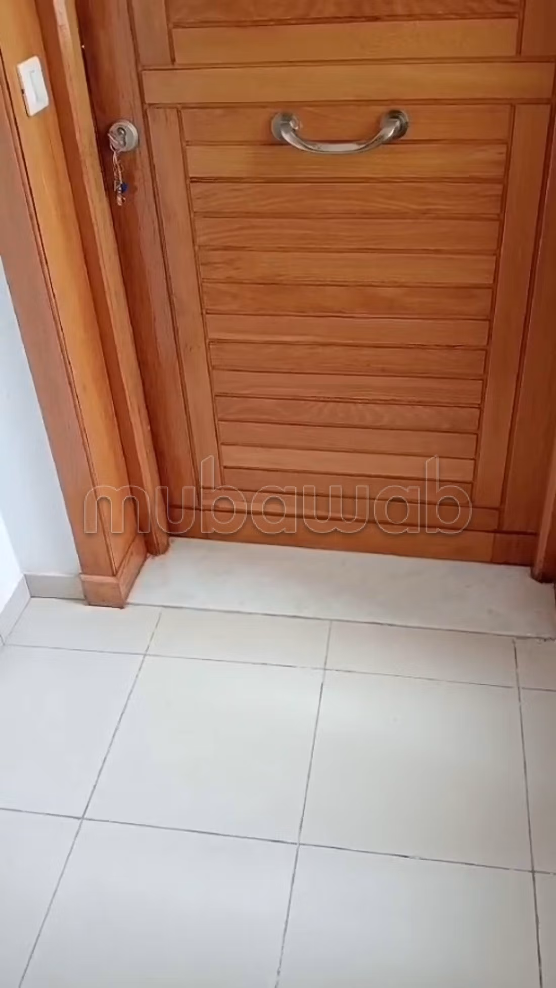Location d'un appartement à Les Jardins de Carthage. 3 chambres. Porte blindée, sécurité