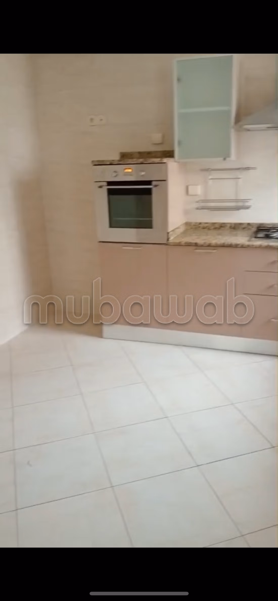 Location d'un appartement à Les Jardins de Carthage. 3 chambres. Porte blindée, sécurité