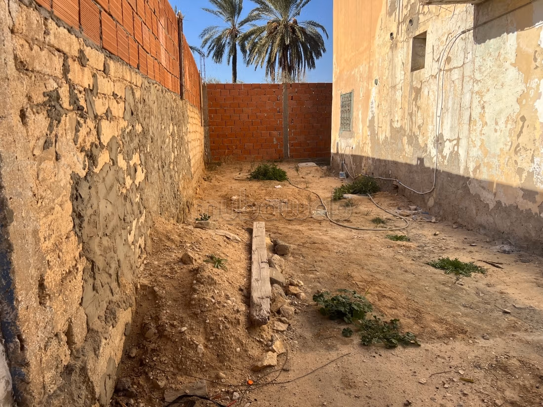 Very nice house for sale. Small area 143 m². Garden. 