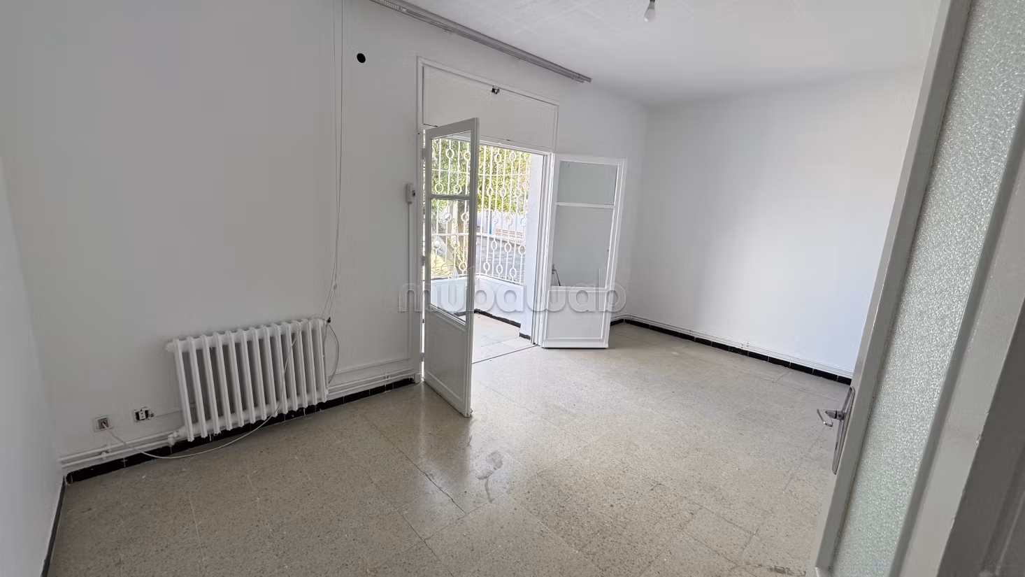 Rent this apartment in El Menzah 5. 3 rooms. Balcony. 