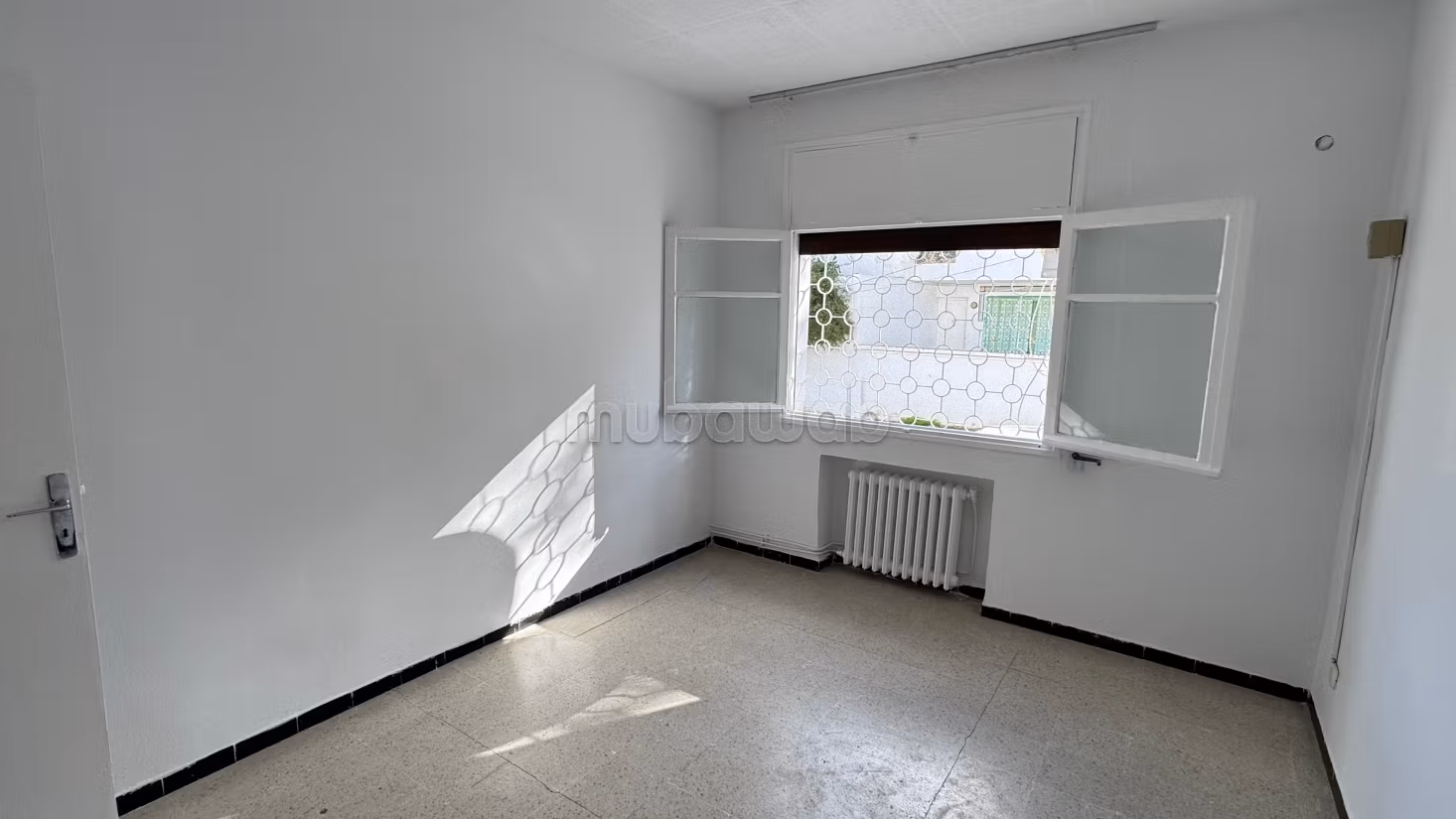 Rent this apartment in El Menzah 5. 3 rooms. Balcony. 