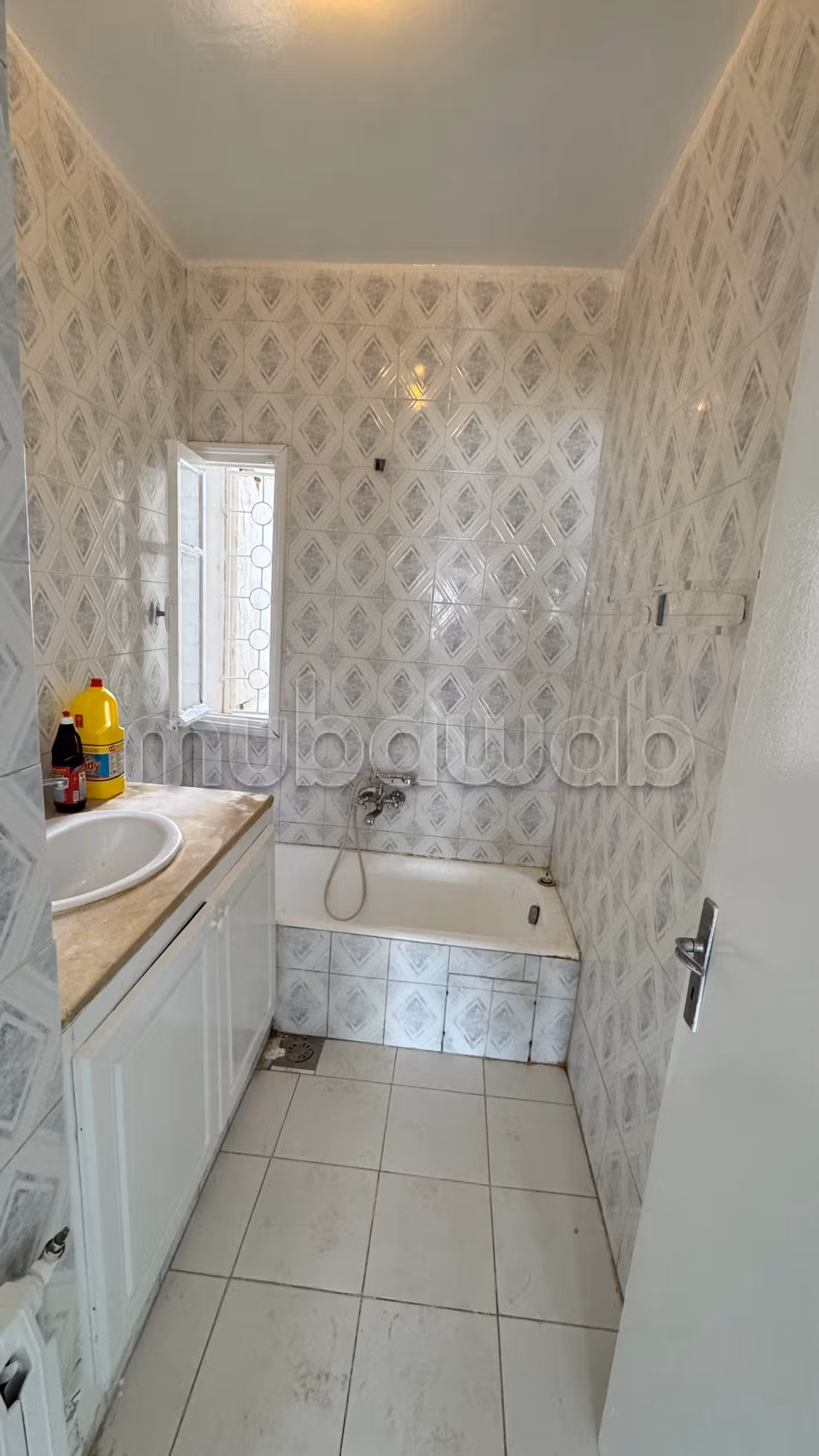 Rent this apartment in El Menzah 5. 3 rooms. Balcony. 
