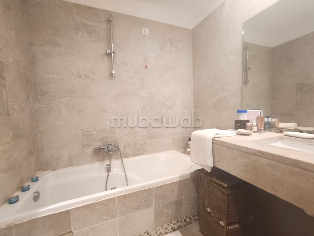 Bellissimo appartamento in affitto a Les Berges Du Lac 2. Superficie 130 m². Arredato