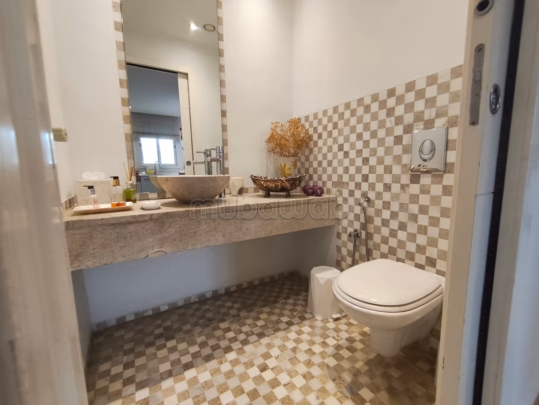 Bellissimo appartamento in affitto a Les Berges Du Lac 2. Superficie 130 m². Arredato