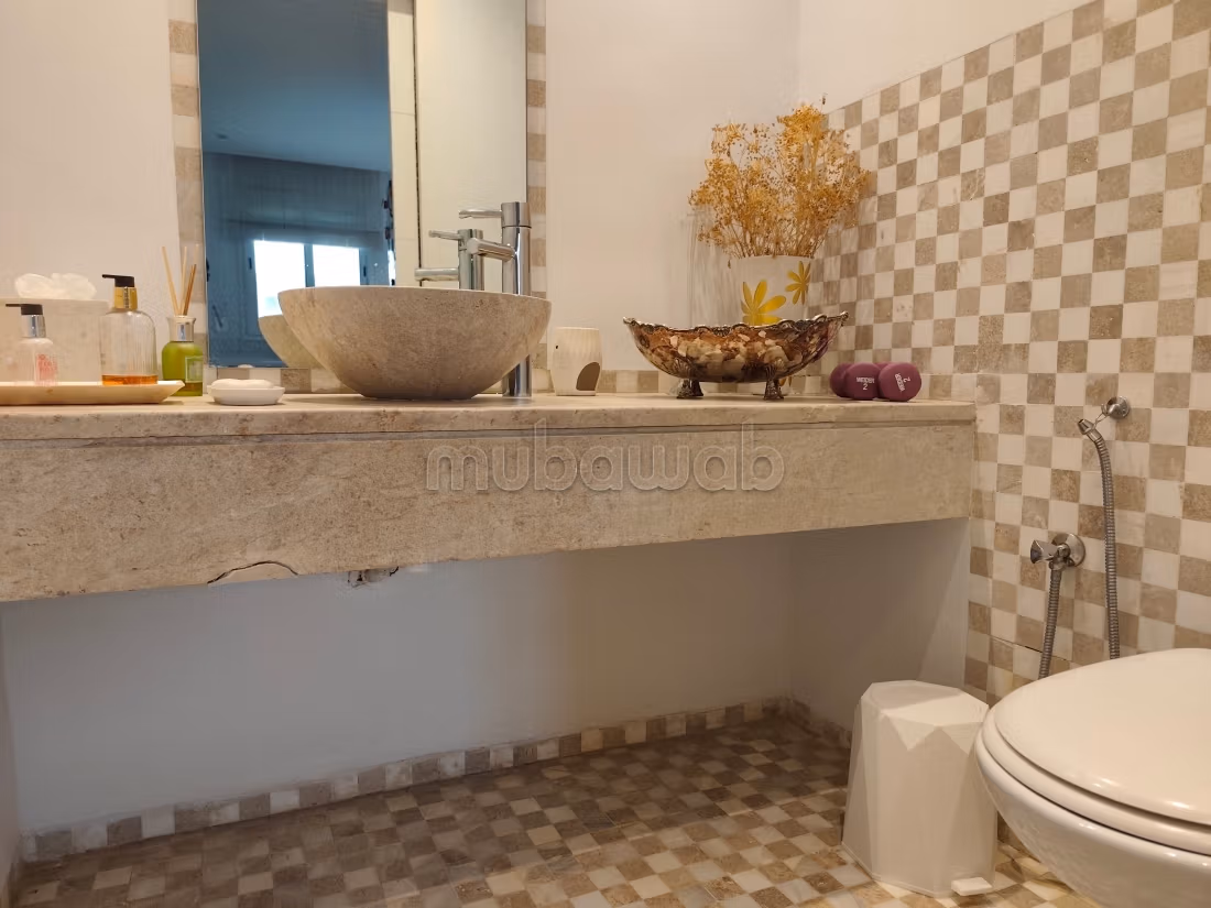 Bellissimo appartamento in affitto a Les Berges Du Lac 2. Superficie 130 m². Arredato