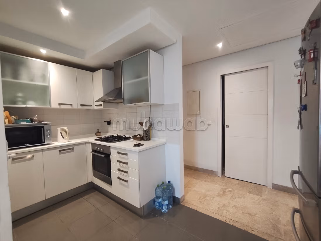 Bellissimo appartamento in affitto a Les Berges Du Lac 2. Superficie 130 m². Arredato