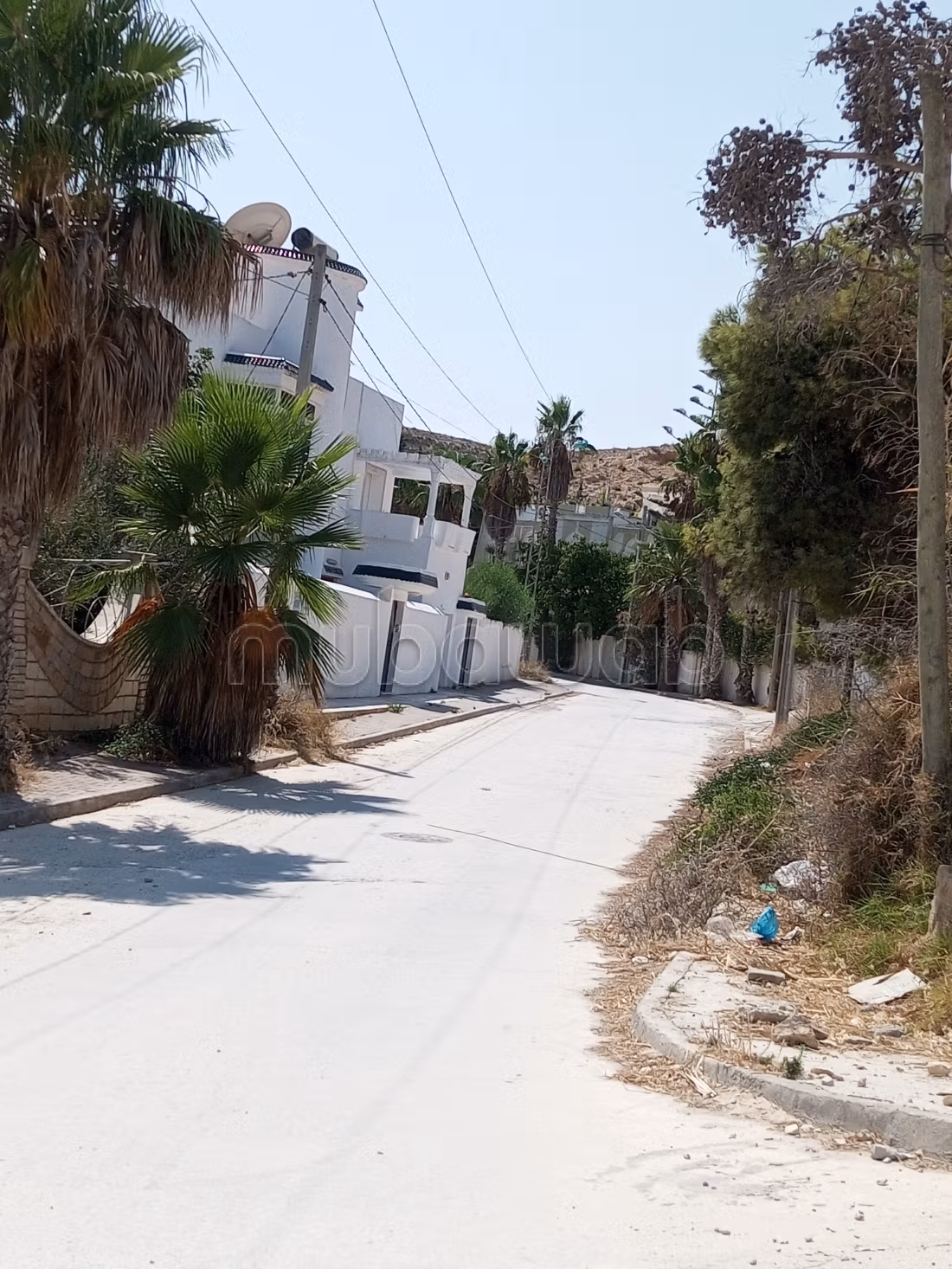 A vendre terrain Rui riadh andalos 
Ariana