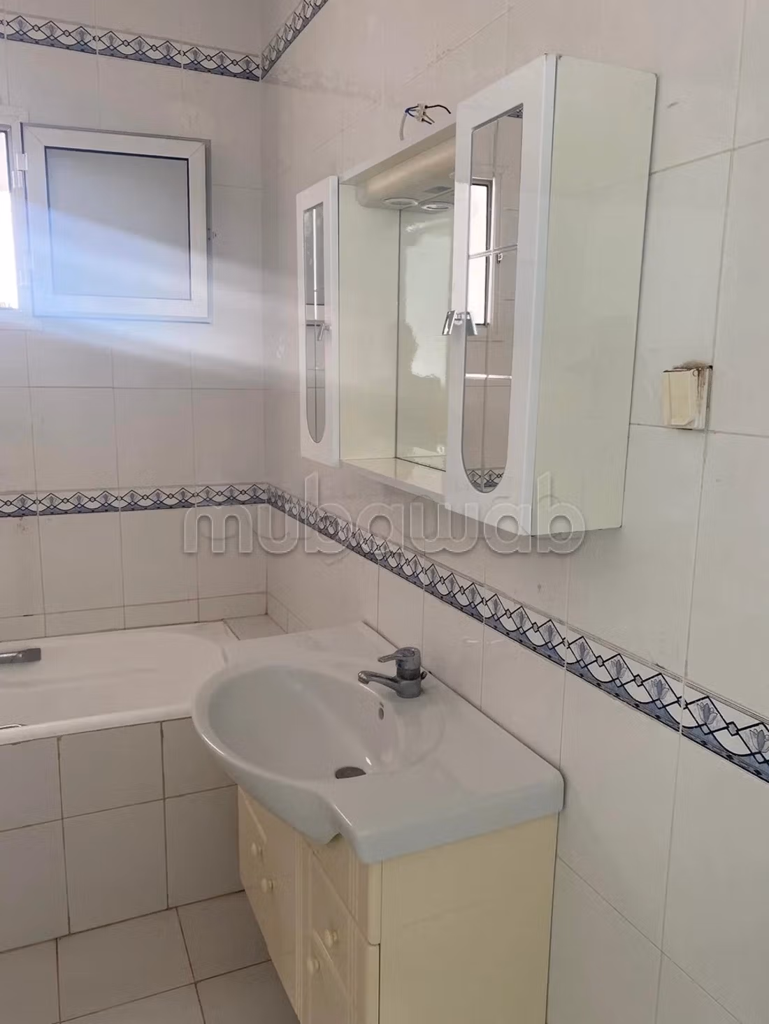 A louer apparemment s3 au 2 eme etage a Soukra