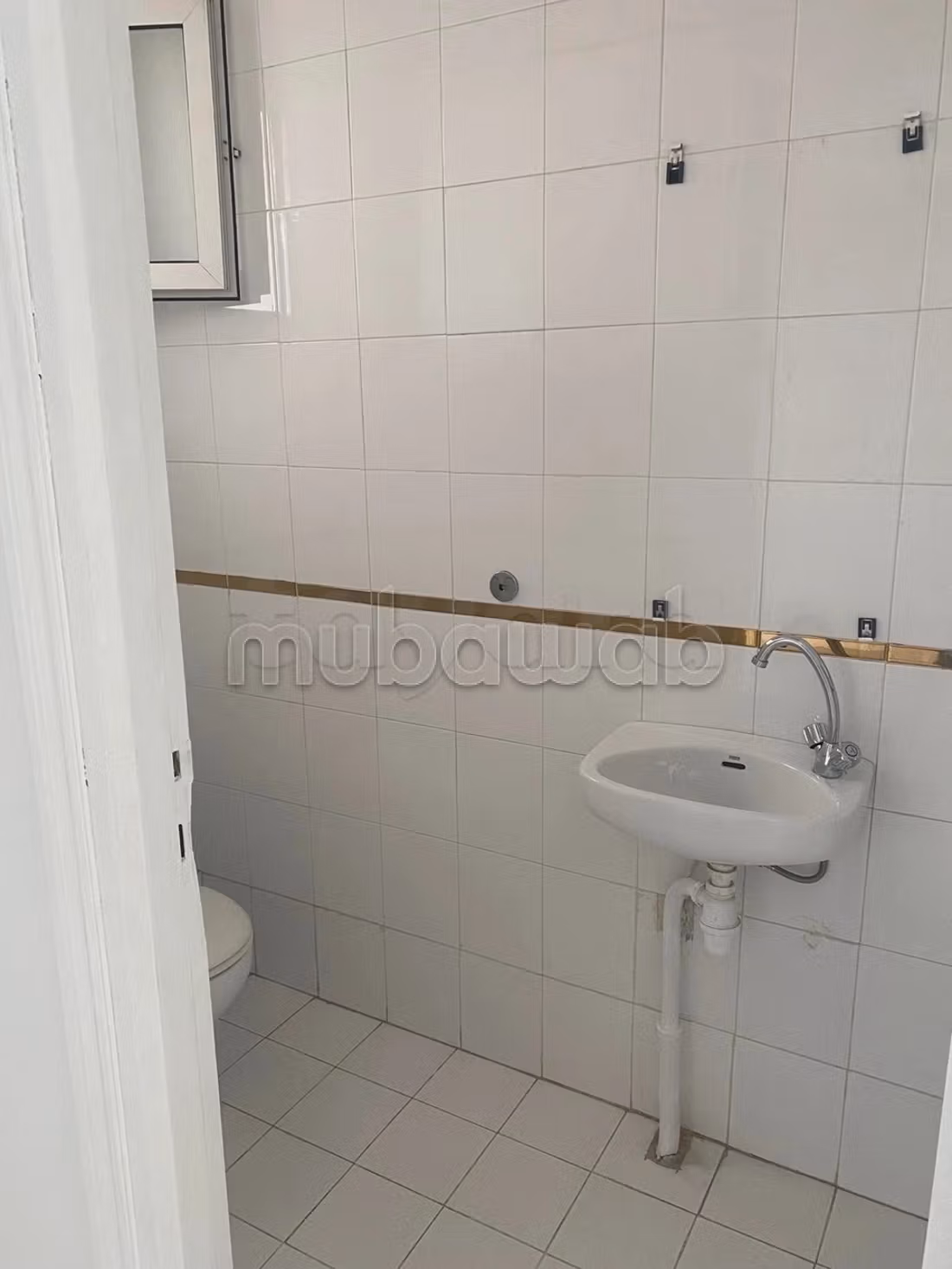 A louer apparemment s3 au 2 eme etage a Soukra