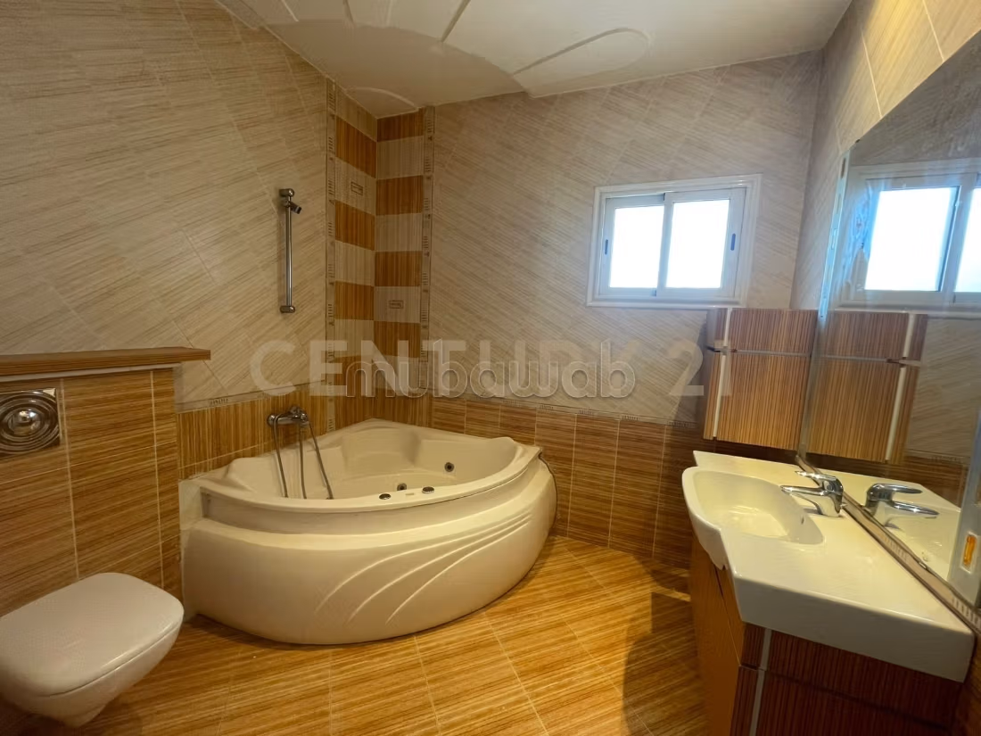 À Vendre – Villa 500 m² à La Soukra