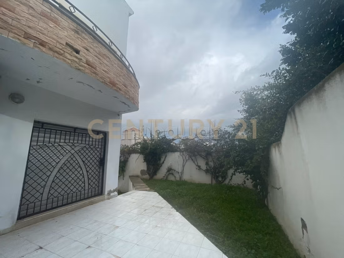 À Vendre – Villa 500 m² à La Soukra