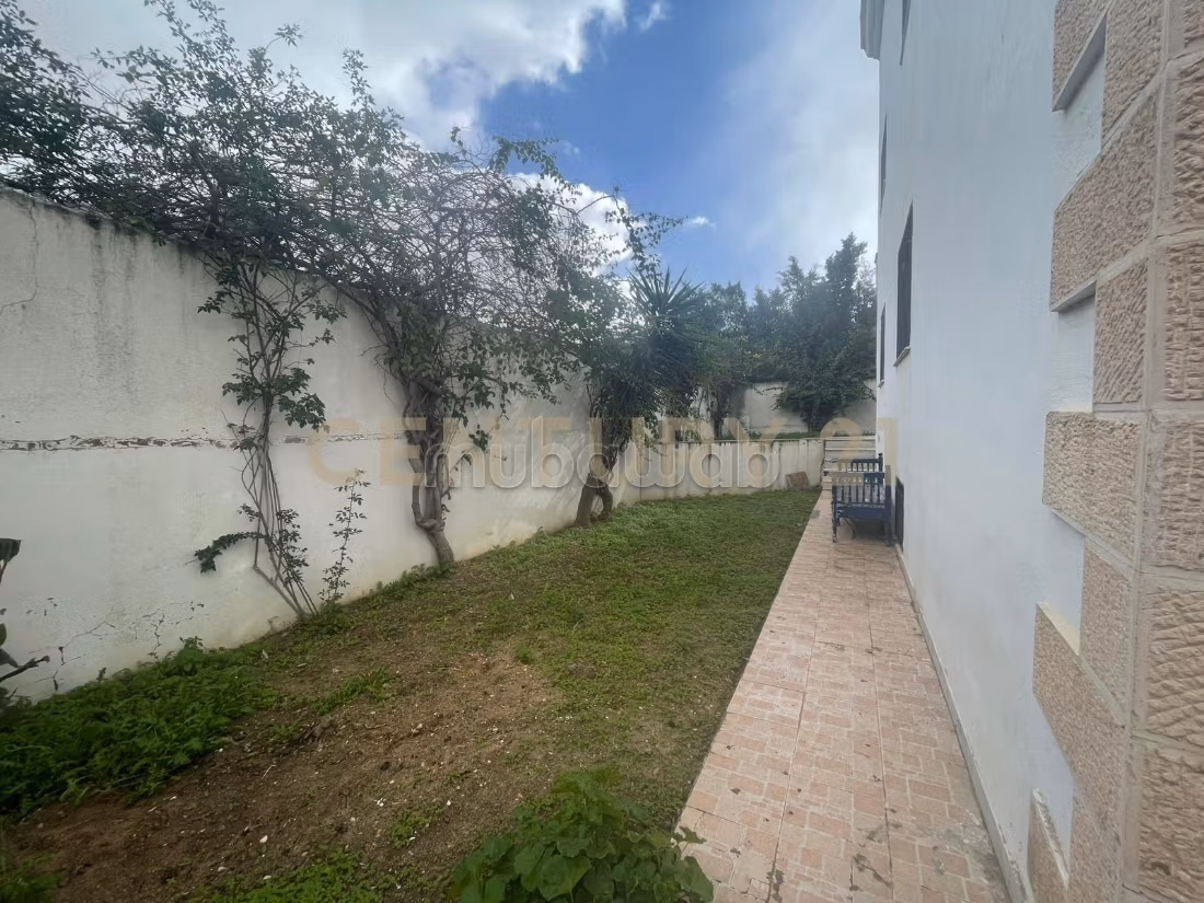 À Vendre – Villa 500 m² à La Soukra