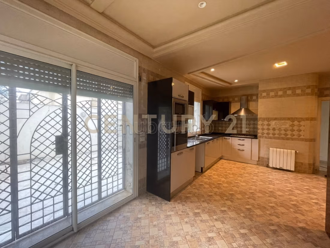 À Vendre – Villa 500 m² à La Soukra