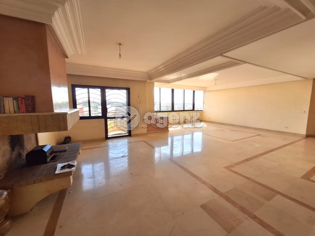 Appartement 230 m² à Les Hôpitaux — 11