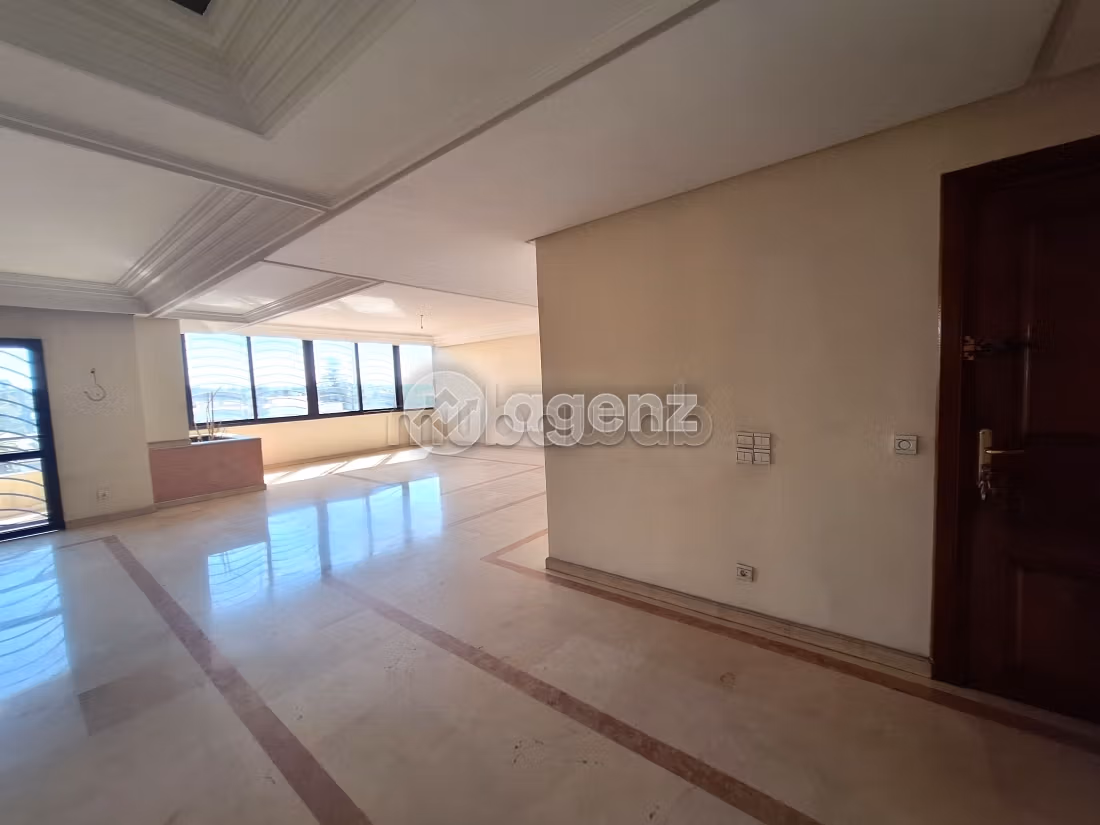 Appartement 230 m² à Les Hôpitaux — 16