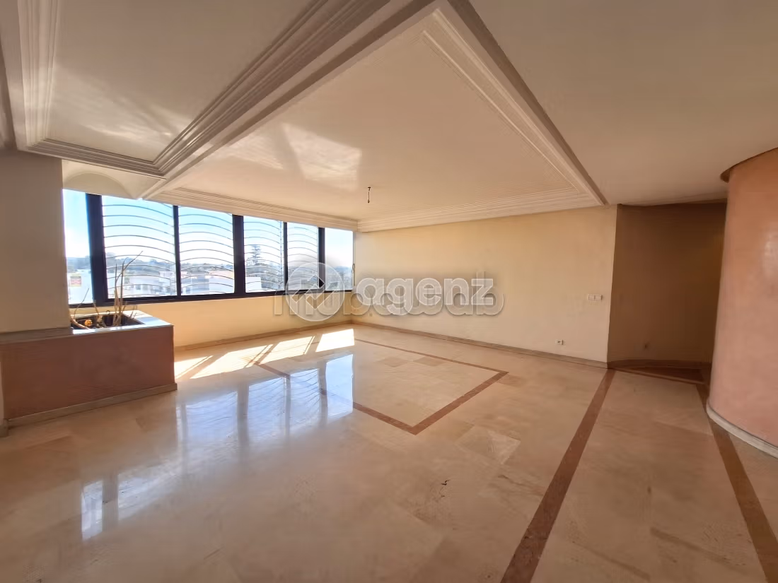 Appartement 230 m² à Les Hôpitaux — 12