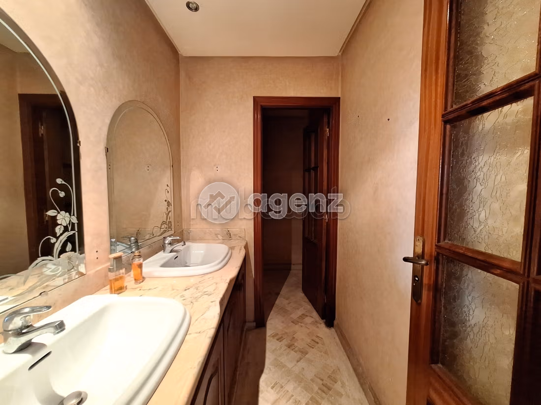 Appartement 230 m² à Les Hôpitaux — 7