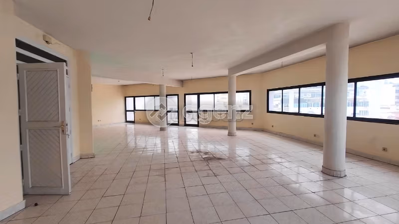 Kopen: kantoorruimte in Belvédère. Totale oppervlakte 102 m². Garage en lift. 