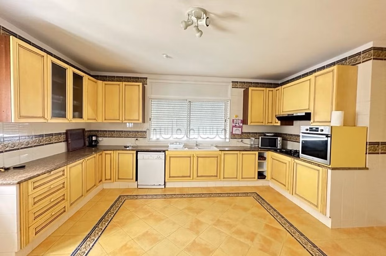 Rent your house in Sidi Bousaid. Large area 500 m². Cellar. 