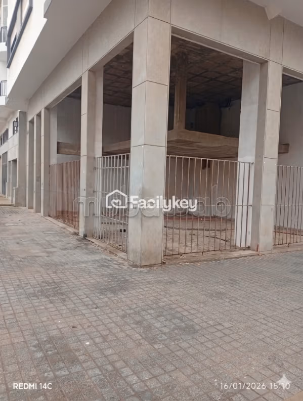 مكاتب ومحلات للبيع بالدارالبيضاء. المساحة الإجمالية 99 م². 