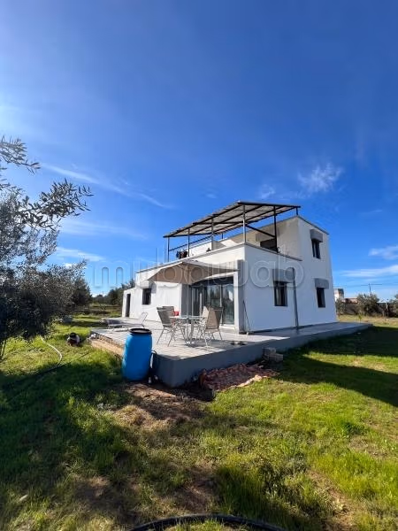 Bella tenuta agricola in vendita. Superficie di 205 m². Posto auto. 