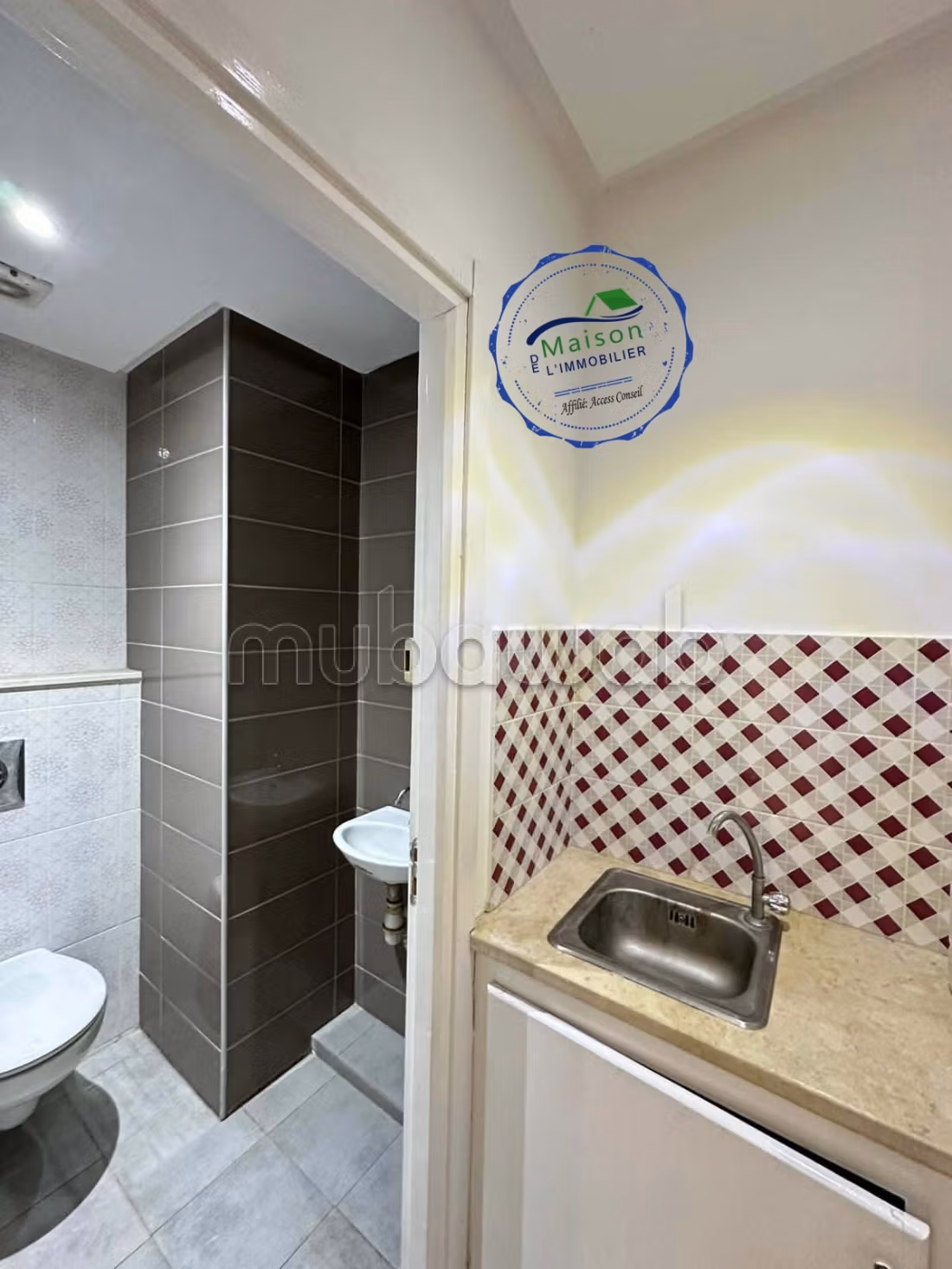 A louer immeuble moderne 1040 m² en 27 Pièces à Montplaisir