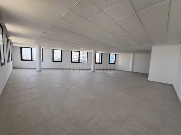 Prime Neuf Office 130 M² For Rent in CFC