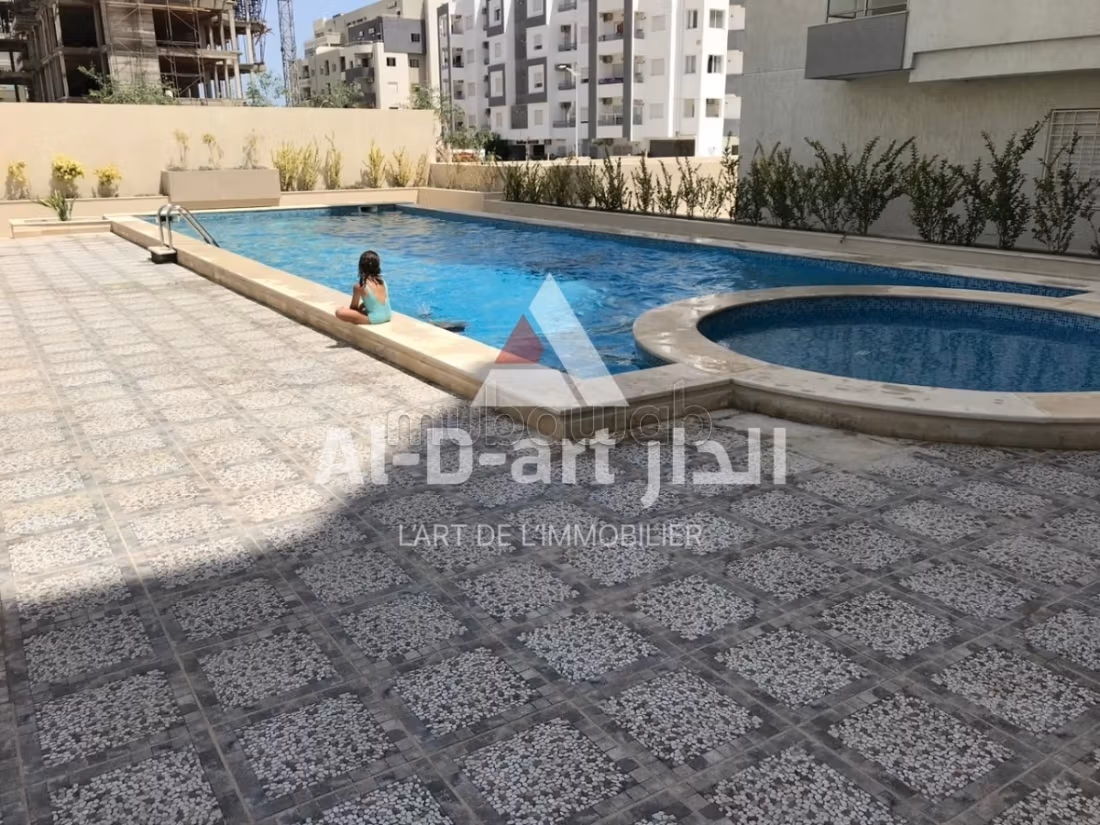 An S0 apartment in a residence with pool