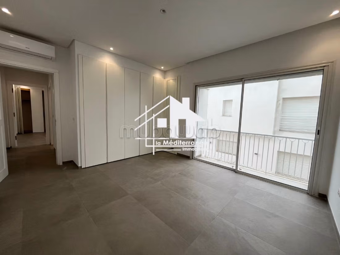 A louer une villa s4 à gammarth