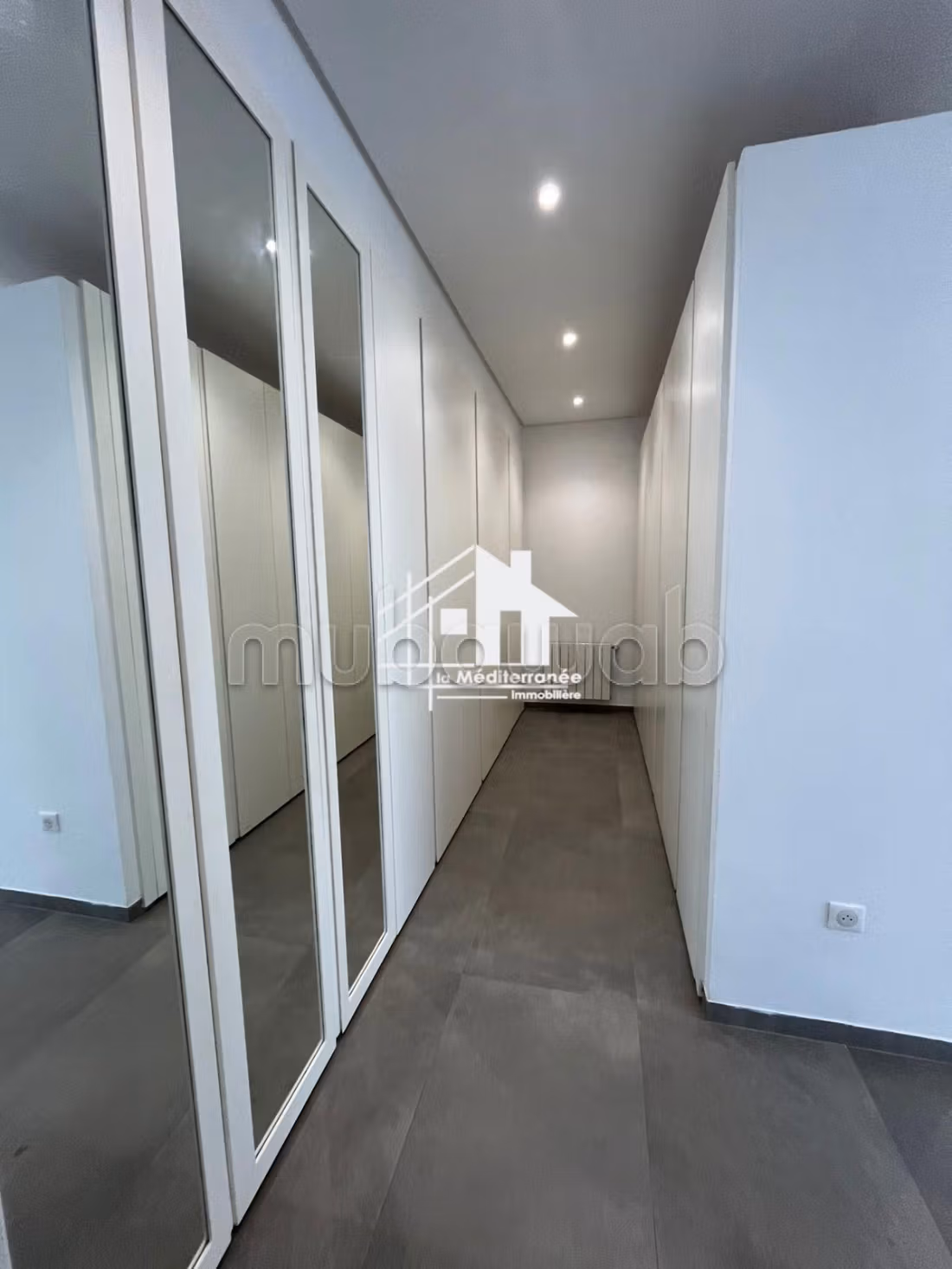 A louer une villa s4 à gammarth