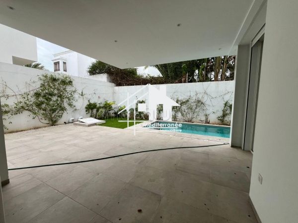 Luxury villa for sale in Gammarth. 7 comfortable rooms. Carpark, Balcony