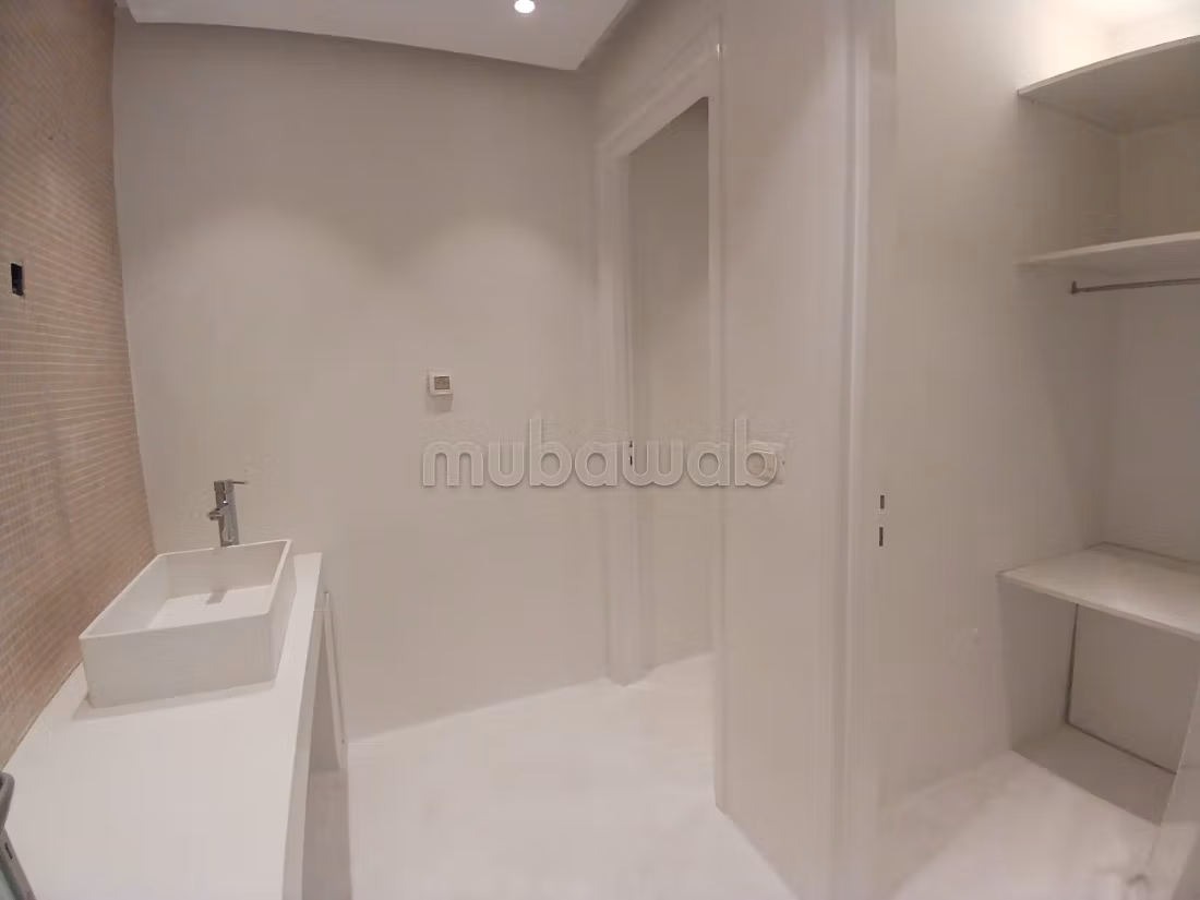 For rent a commercial space in La Marsa