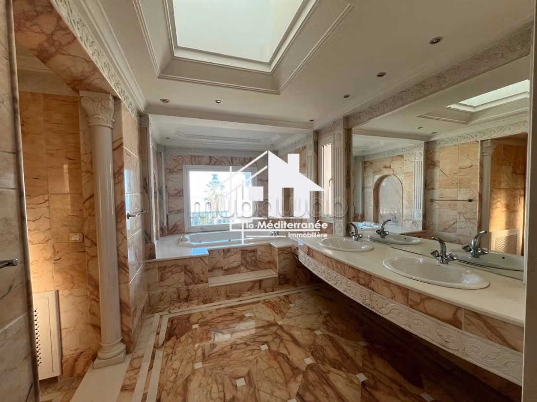 A louer une villa s6 à la Marsa cube