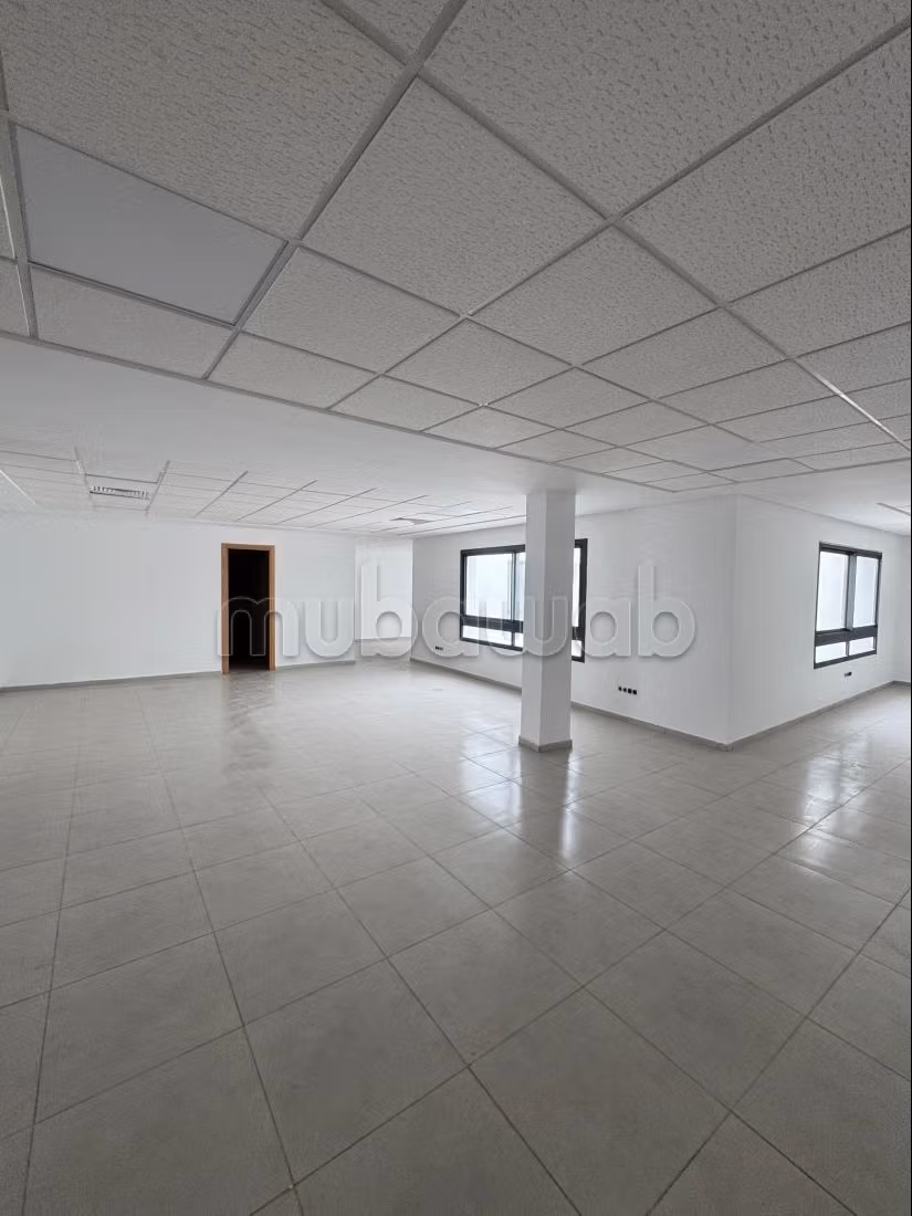 Oficinas en alquiler en Oulfa. Superficie de 107 m². Puerta blindada, seguridad implementada