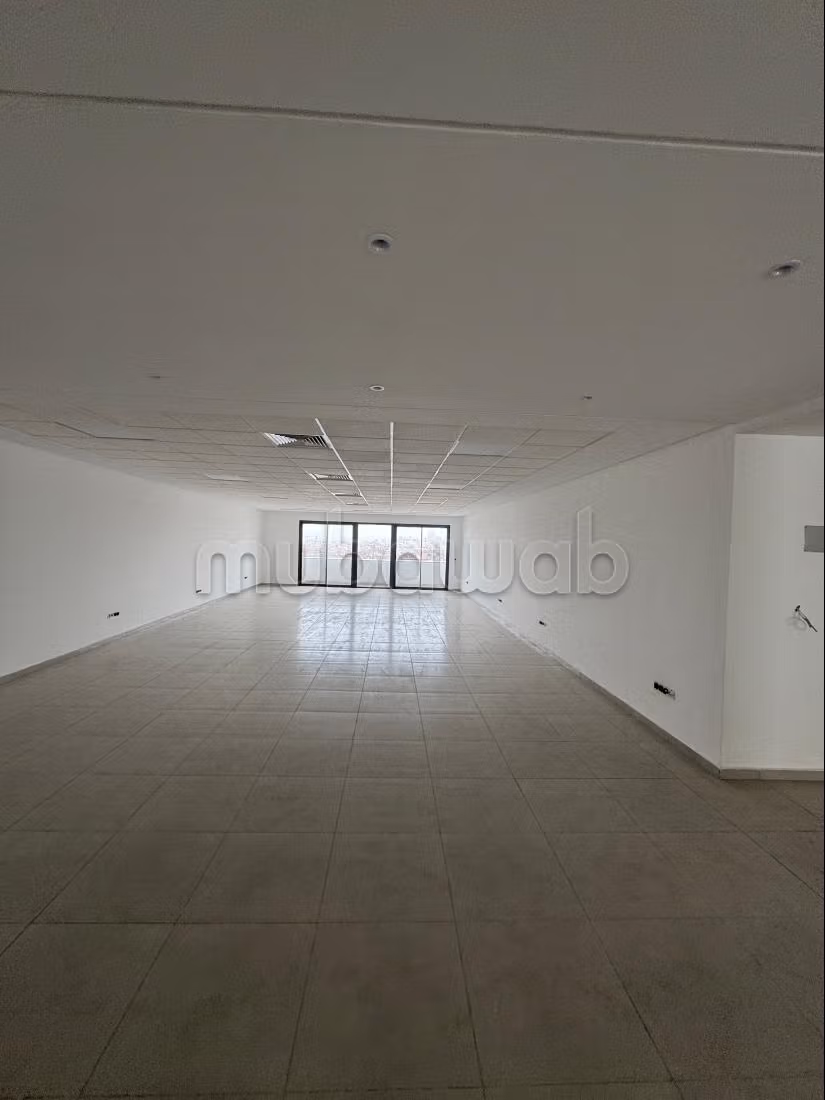 Oficinas en alquiler en Oulfa. Superficie de 107 m². Puerta blindada, seguridad implementada