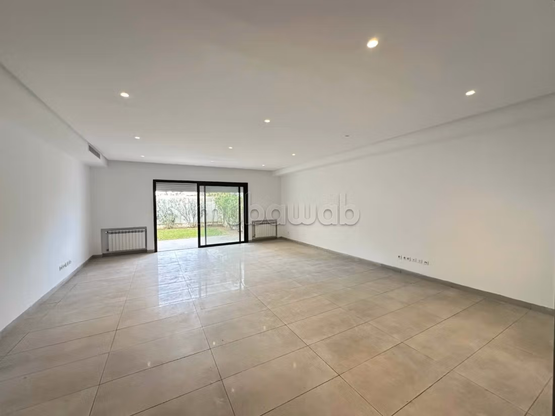 A louer RDC haut standing sup 350 m² avec jardin à Notre Dame