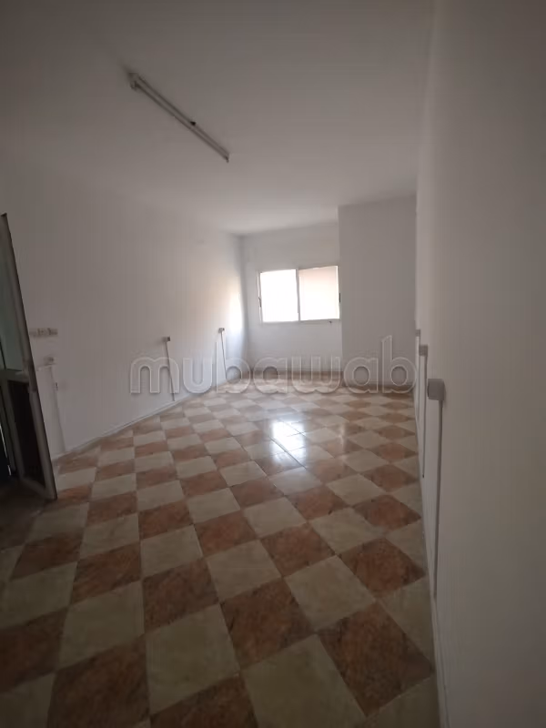 Appartamento ben posizionato in affitto a Bled El Gharb