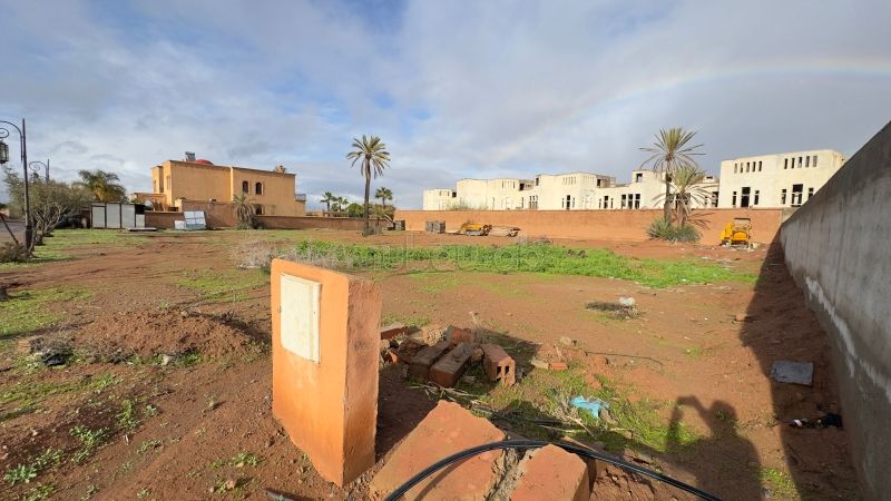 Acquista questo bel terreno a Amelkis. Superficie totale 1040 m²