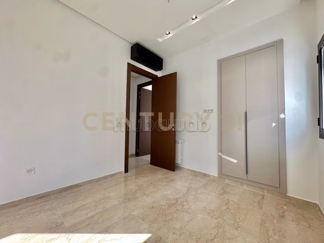 A vendre: Appartement S3 Neuf aux J. C