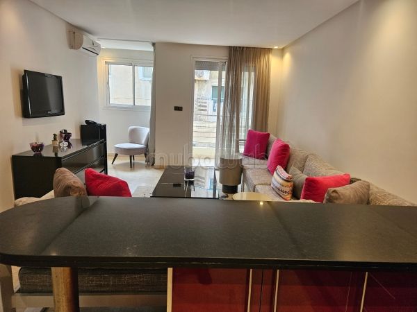 Se alquila este piso en Maârif Extension. 2 habitaciones. Está amueblado con buen gusto