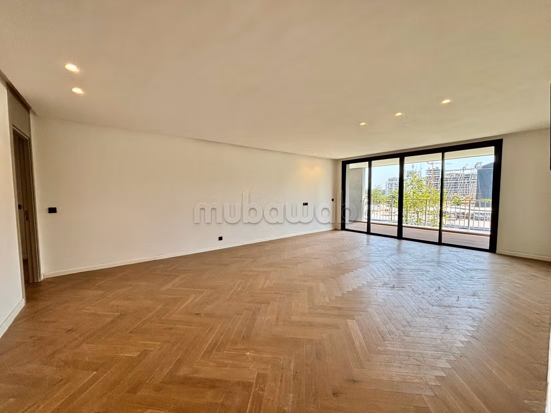 Appartement trois chambres vide à louer 
CFC