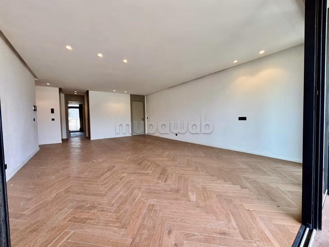 Appartement trois chambres vide à louer 
CFC — 4