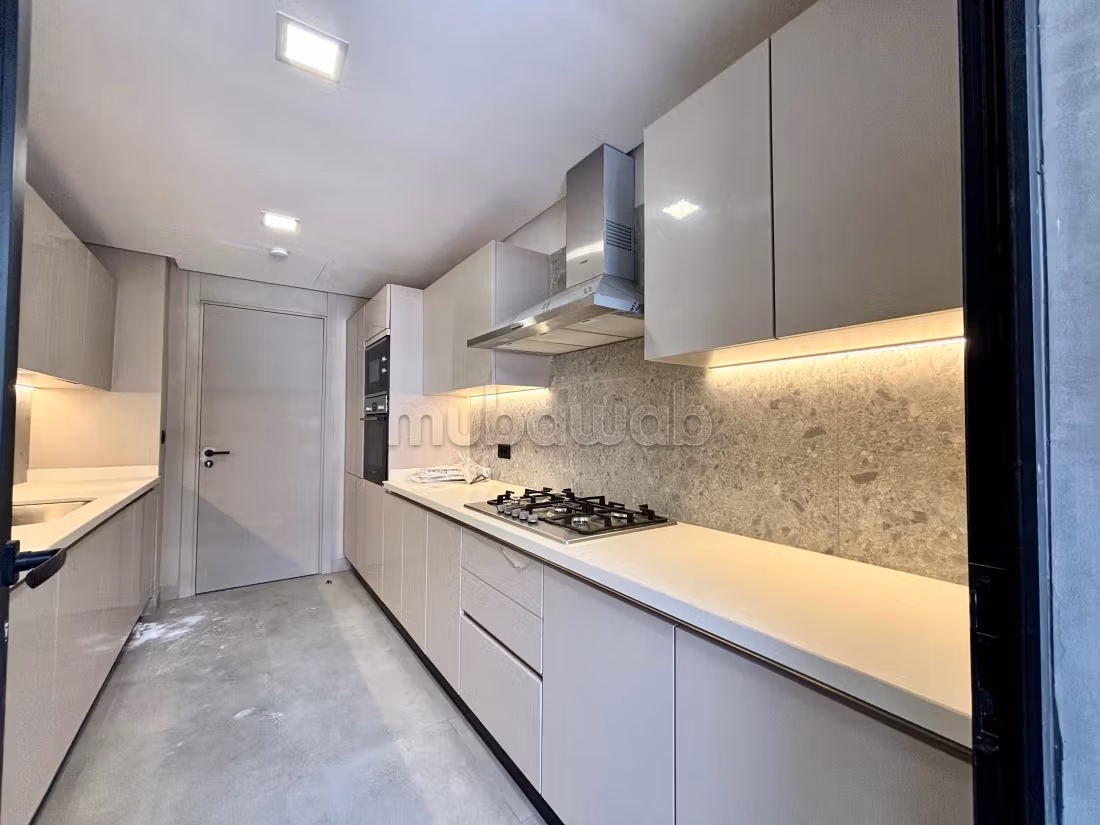 Appartement trois chambres vide à louer 
CFC — 6